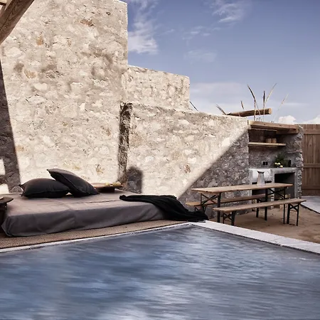 Nomad Mykonos カラファティス