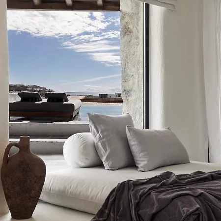 Nomad Mykonos カラファティス