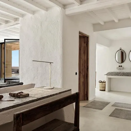 Nomad Mykonos カラファティス