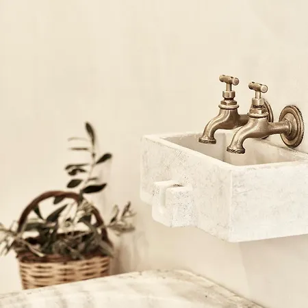 Nomad Mykonos ホテル カラファティス